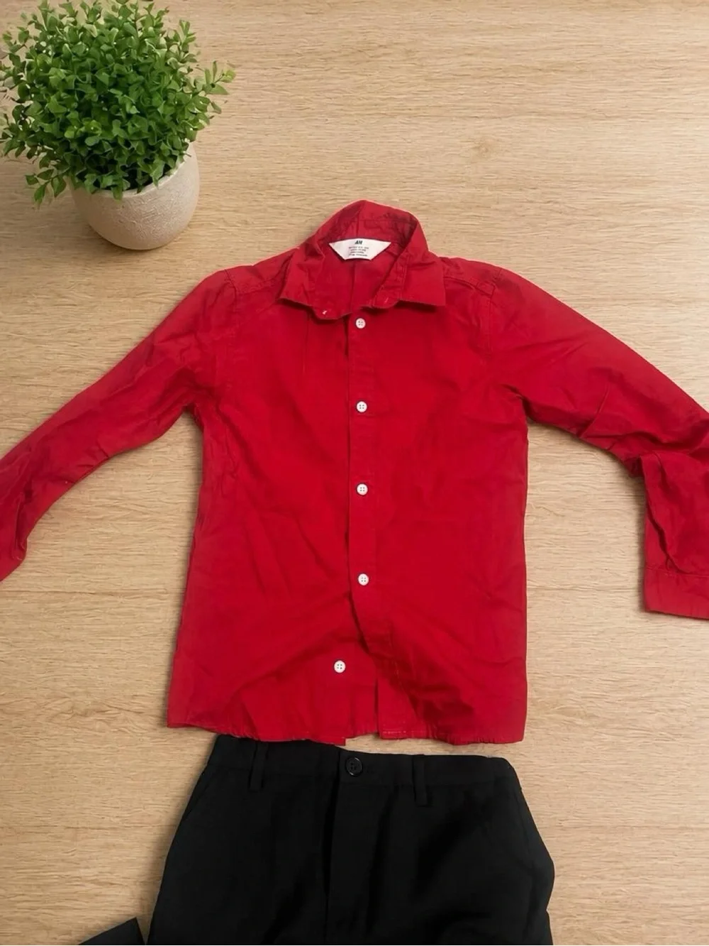 H&M crisp red